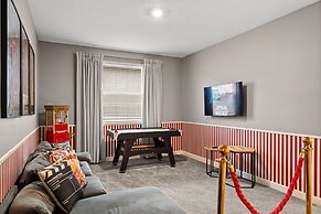 Magical 6BR Retreat With Pool Best Location