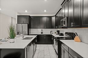 Magical 6BR Retreat With Pool Best Location