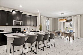 Magical 6BR Retreat With Pool Best Location