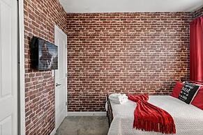 Magical 6BR Retreat With Pool Best Location