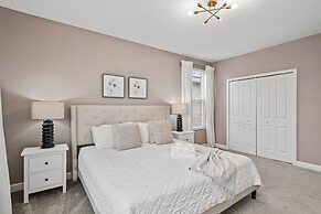 Magical 6BR Retreat With Pool Best Location