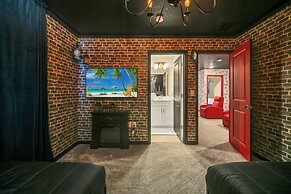 Chic 10br Retreat With Themed Rooms Pool