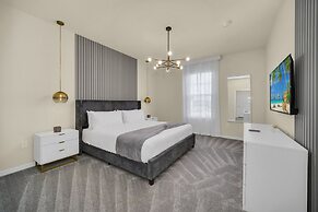 Chic 10br Retreat With Themed Rooms Pool