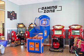 Chic 10br Retreat With Themed Rooms Pool