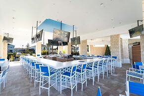 Chic 10br Retreat With Themed Rooms Pool