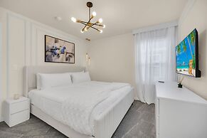 Chic 10br Retreat With Themed Rooms Pool