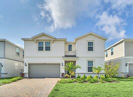 Chic 10br Retreat With Themed Rooms Pool