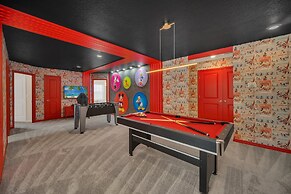 Chic 10br Retreat With Themed Rooms Pool