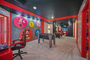 Chic 10br Retreat With Themed Rooms Pool