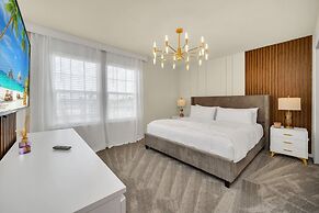 Chic 10br Retreat With Themed Rooms Pool