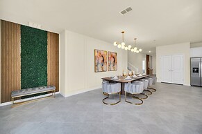 Chic 10br Retreat With Themed Rooms Pool