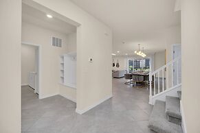 Chic 10br Retreat With Themed Rooms Pool