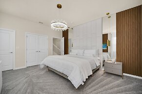 Chic 10br Retreat With Themed Rooms Pool