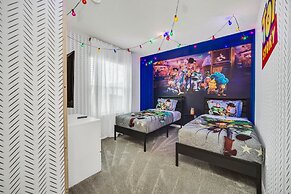 Chic 10br Retreat With Themed Rooms Pool