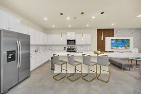 Chic 10br Retreat With Themed Rooms Pool