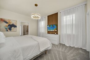 Chic 10br Retreat With Themed Rooms Pool