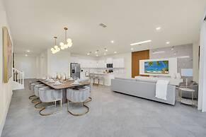 Chic 10br Retreat With Themed Rooms Pool