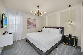 Chic 10br Retreat With Themed Rooms Pool