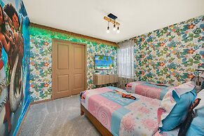 Chic 10br Retreat With Themed Rooms Pool