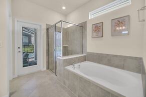 Chic 10br Retreat With Themed Rooms Pool