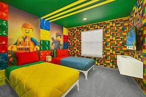 Chic 10br Retreat With Themed Rooms Pool