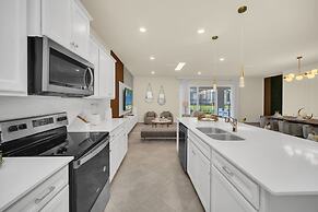 Chic 10br Retreat With Themed Rooms Pool