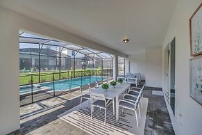 Chic 10br Retreat With Themed Rooms Pool