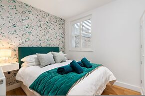 Azure - Sea Views Town Centre