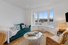 Azure - Sea Views Town Centre