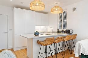 Azure - Sea Views Town Centre