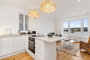 Azure - Sea Views Town Centre