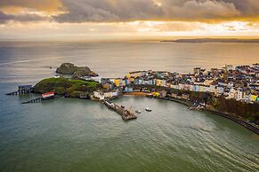 Azure - Sea Views Town Centre