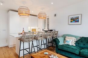 Midnight - Sea Views Town Centre