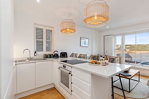 Midnight - Sea Views Town Centre