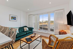 Midnight - Sea Views Town Centre