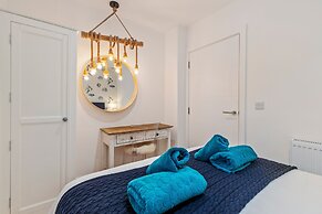 Midnight - Sea Views Town Centre