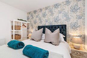 Midnight - Sea Views Town Centre