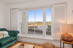 Midnight - Sea Views Town Centre