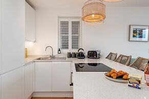 Midnight - Sea Views Town Centre