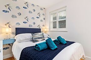 Midnight - Sea Views Town Centre