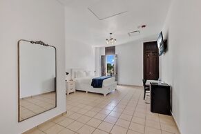 Armas Hotel