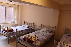 HOSTELİST