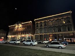 Historic Plaza Hotel