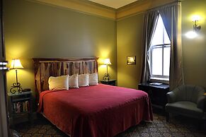 Historic Plaza Hotel