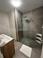 Bright 2 bedrooms flat w parking&balcont