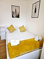 Bright 2 bedrooms flat w parking&balcont