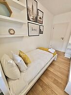 Bright 2 bedrooms flat w parking&balcont