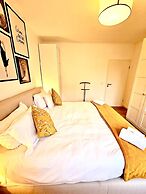 Bright 2 bedrooms flat w parking&balcont