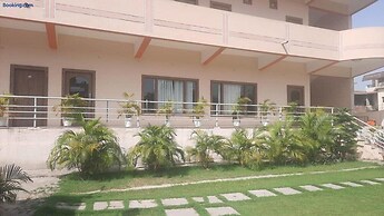 Hotel Ganga Vatika By GRB