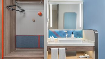 Holiday Inn Express Guangzhou University Town by IHG